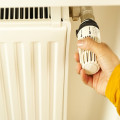 Bij welke buitentemperatuur zet je in oktober de verwarming aan in een huis van 120 m2