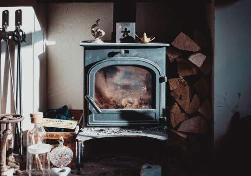 Hoeveel kilo hout verbrand je in een houtkachel van 8 kW tijdens een winteravond van 5 uur