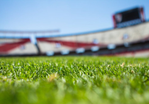 Wat kost een seizoenkaart van Top Oss en wat krijg je ervoor terug?